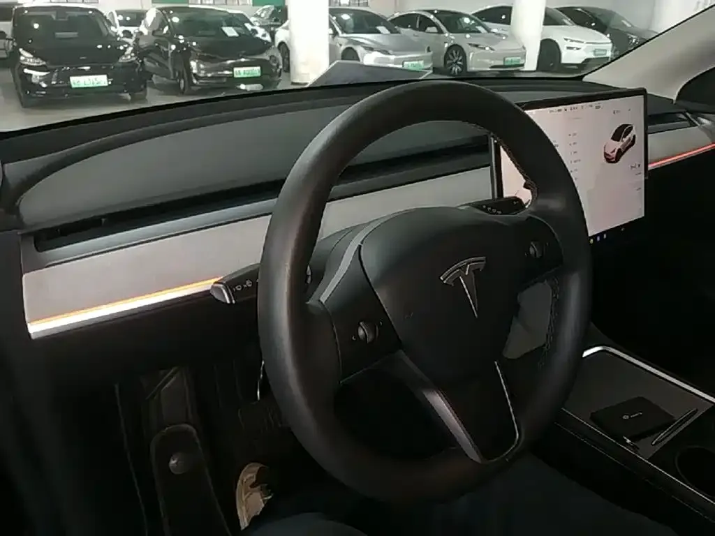 Tesla Model Y — фото 9