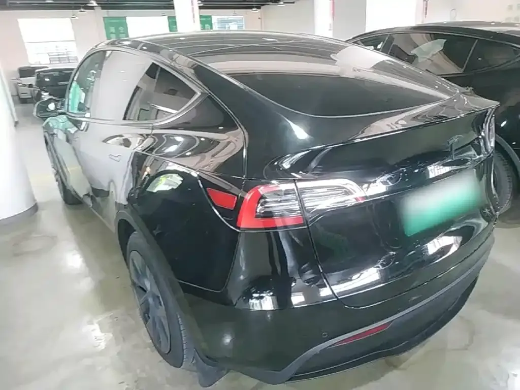 Tesla Model Y — фото 7