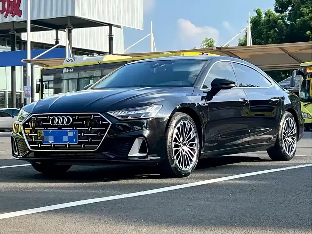 Audi A7L — фото 1