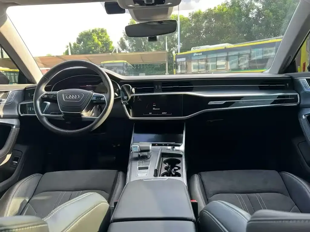 Audi A7L — фото 2