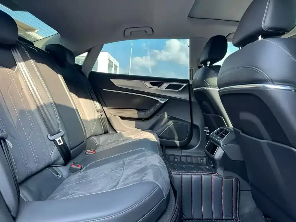 Audi A7L — фото 9