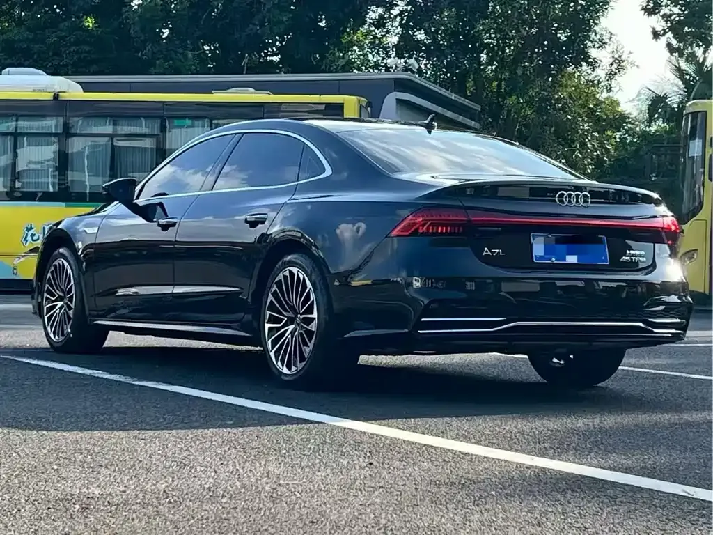 Audi A7L — фото 7