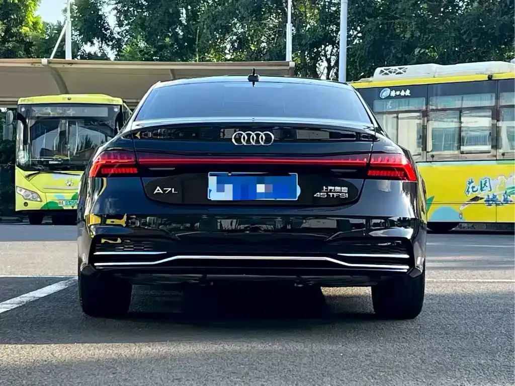 Audi A7L — фото 8