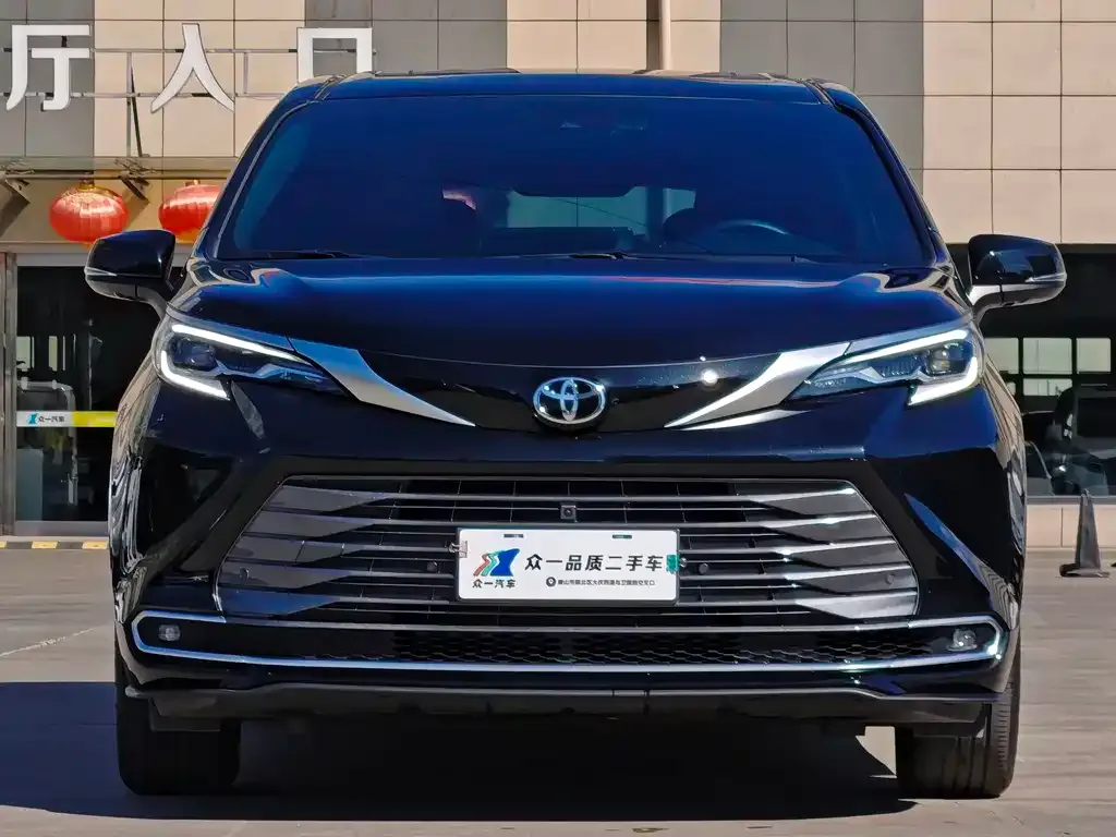 Toyota Sienna — фото 10