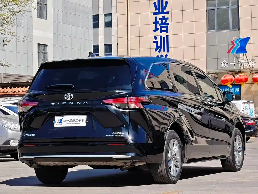 Toyota Sienna — фото 6