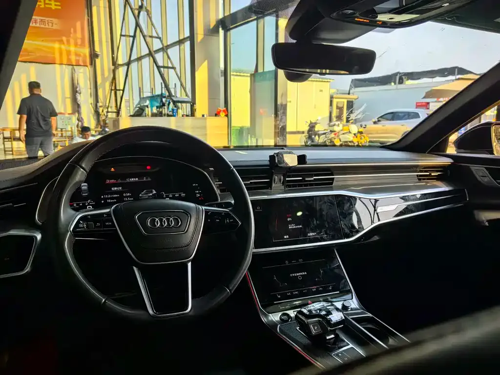 Audi A6L — фото 5