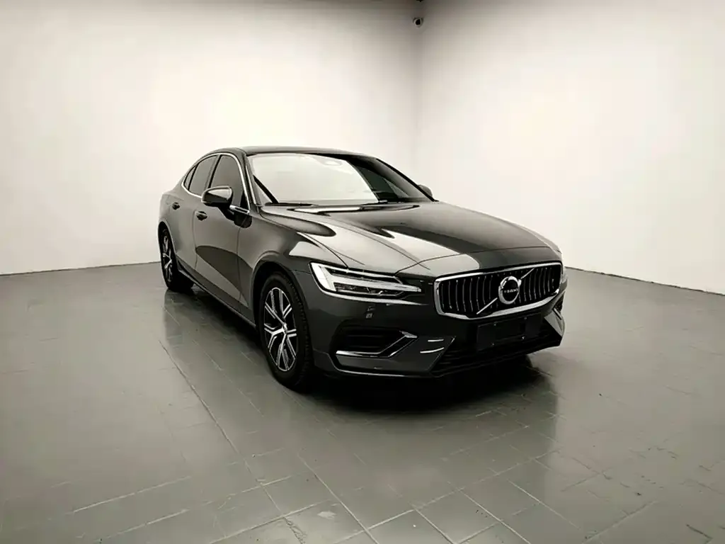 Volvo S60 — фото 1
