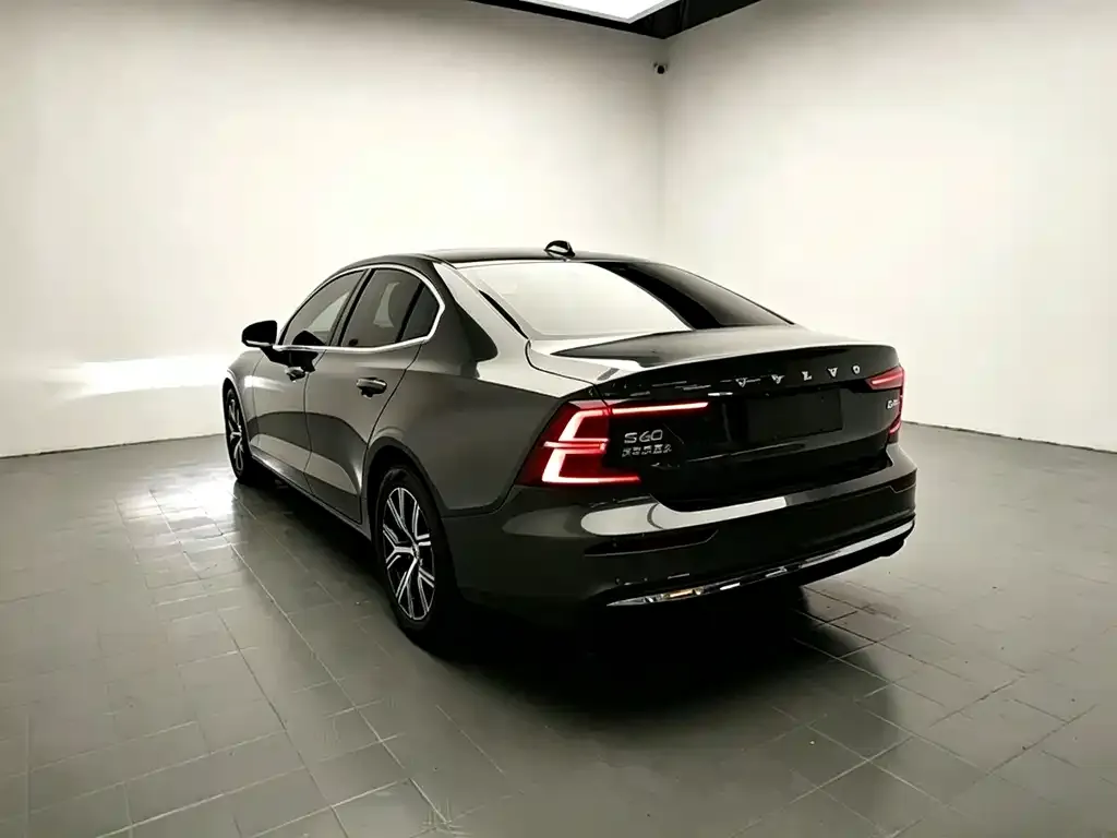 Volvo S60 — фото 2