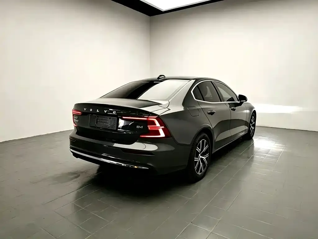 Volvo S60 — фото 6