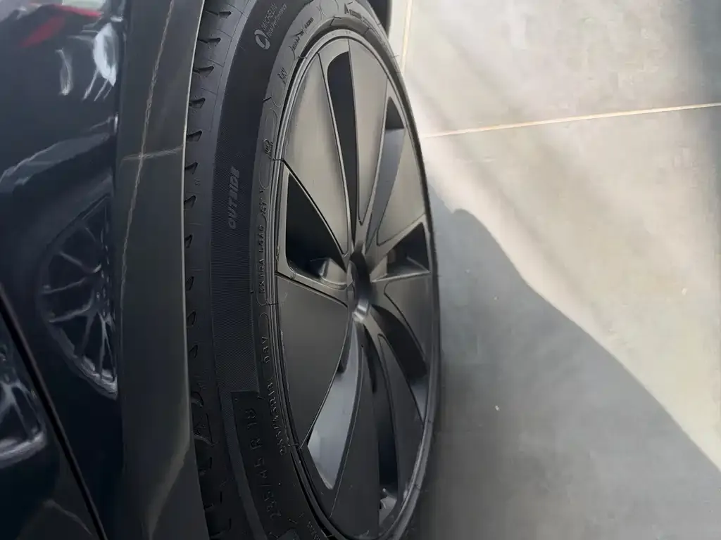 Tesla Model 3 — фото 2