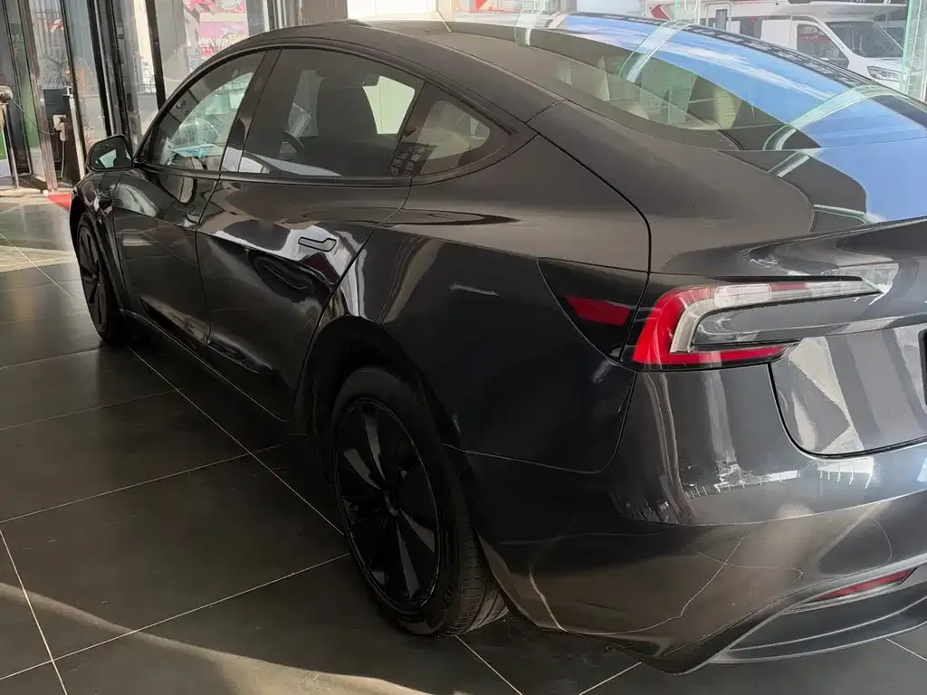 Tesla Model 3 — фото 6