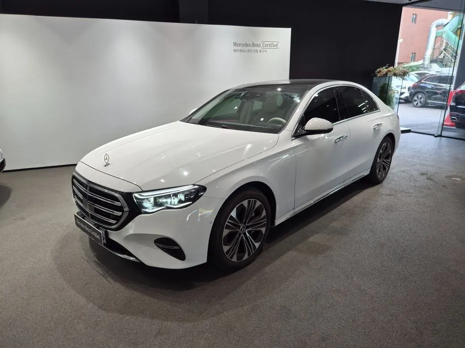 Mercedes-Benz E-Class — фото 1