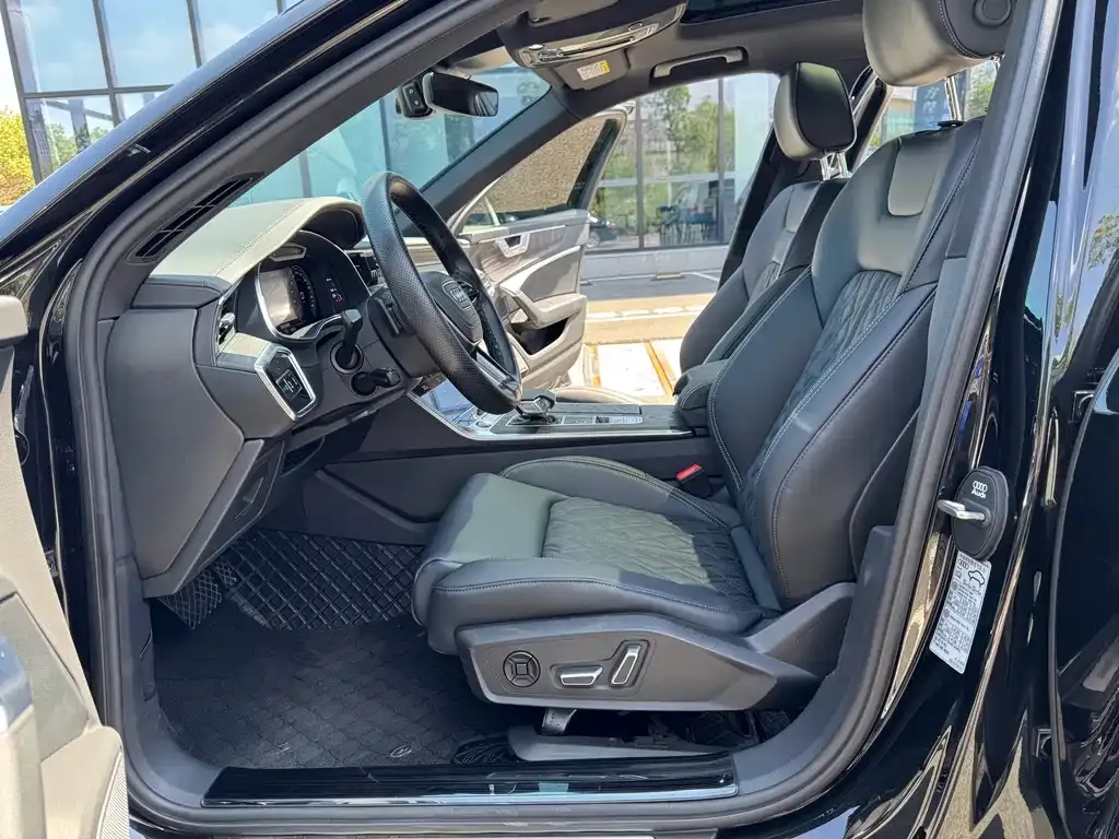 Audi A6L — фото 9
