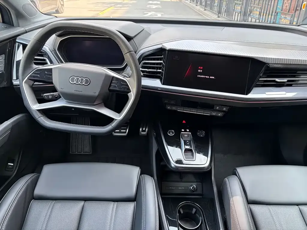 Audi Q4 e-tron — фото 2