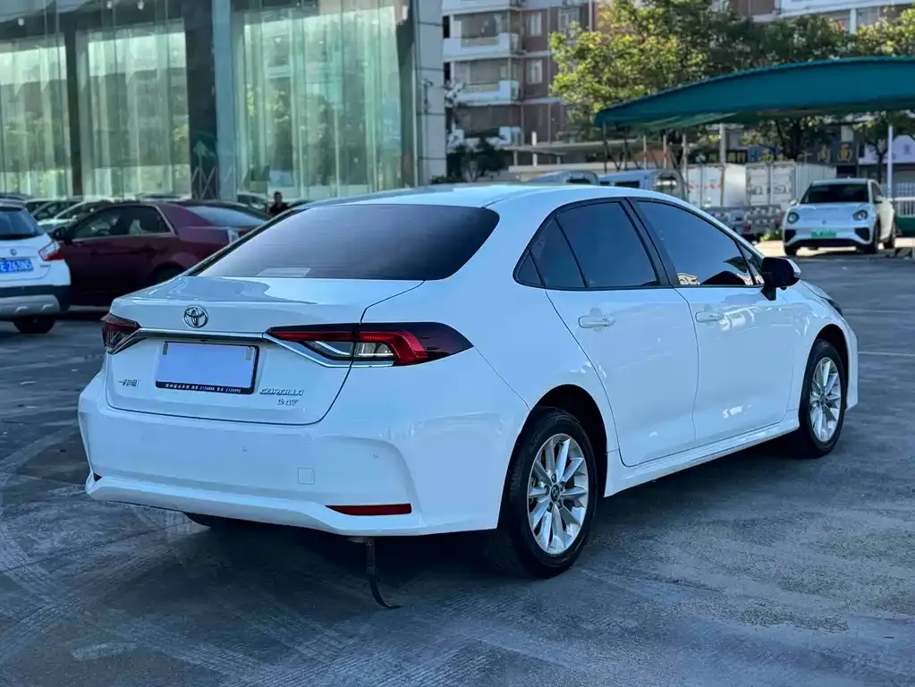 Toyota Corolla — фото 8