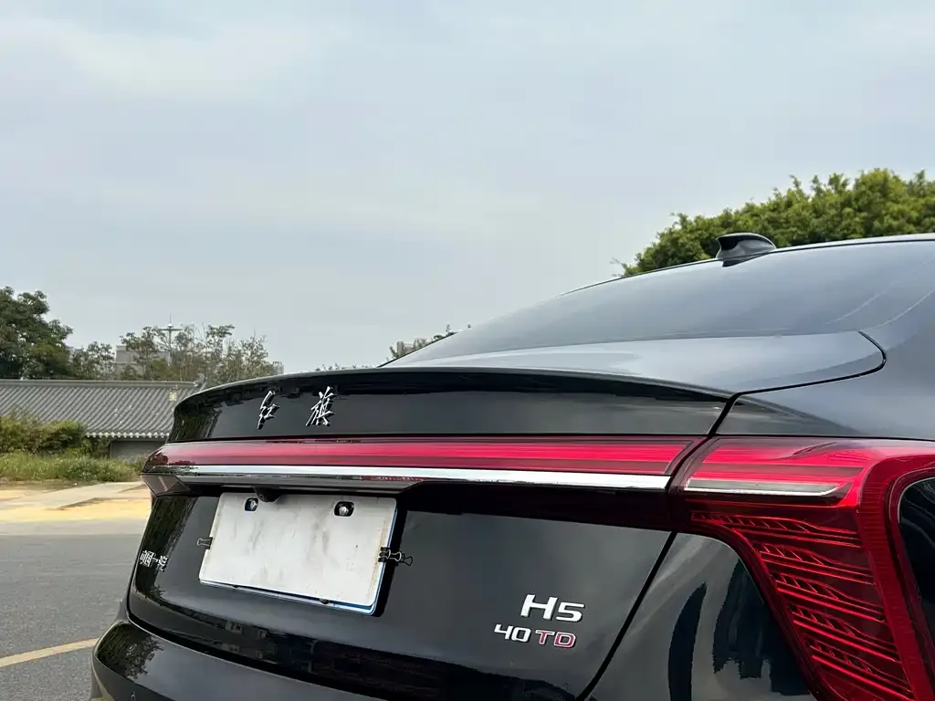 Hongqi H5 — фото 2