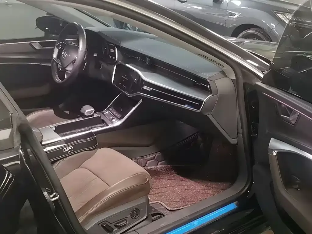 Audi A7L — фото 2