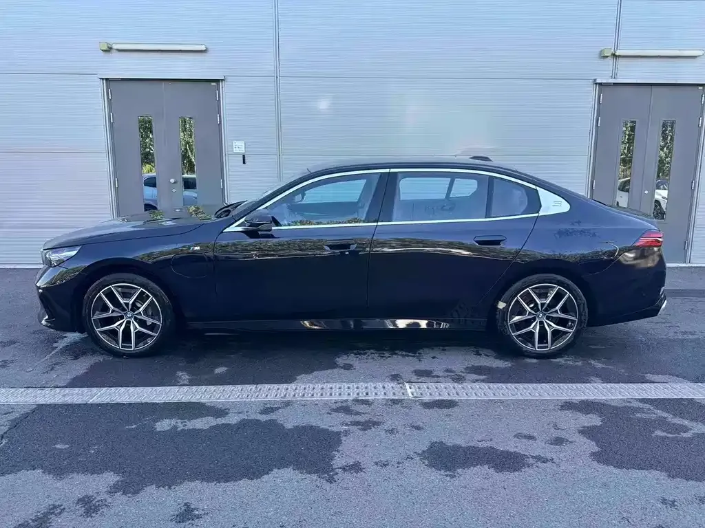BMW i5 — фото 6