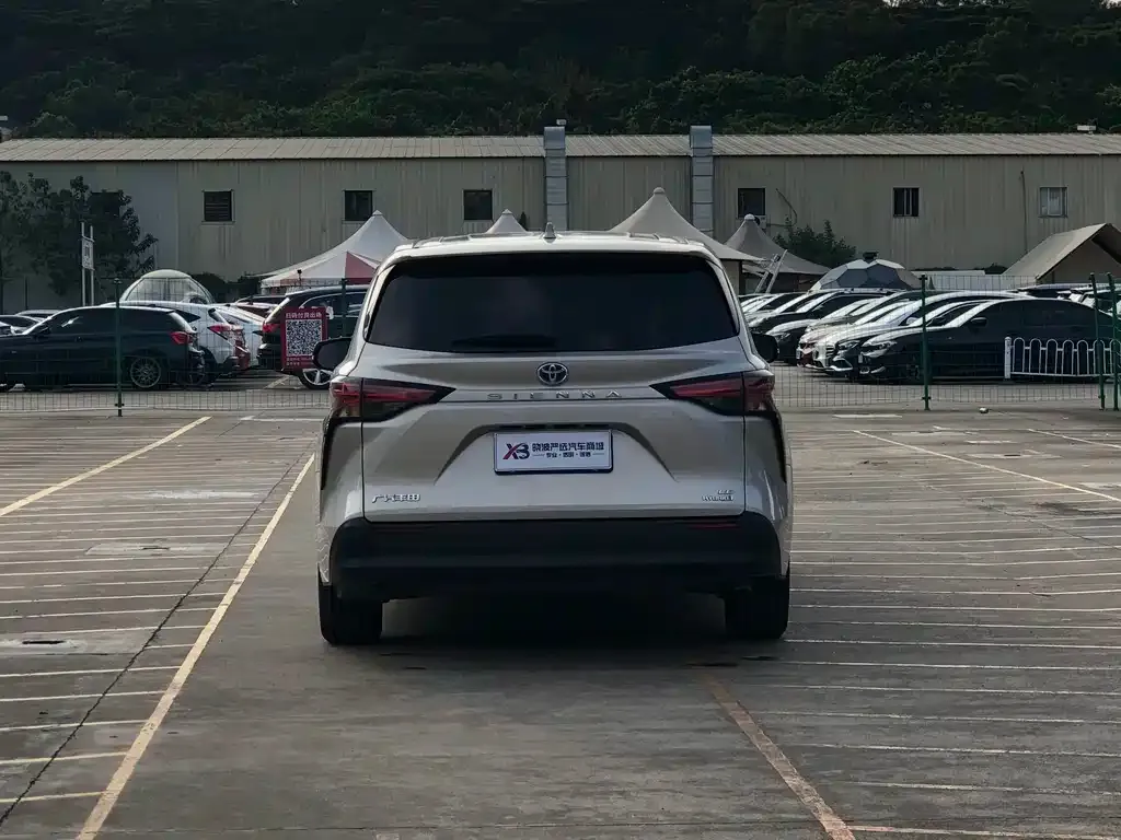 Toyota Sienna — фото 7