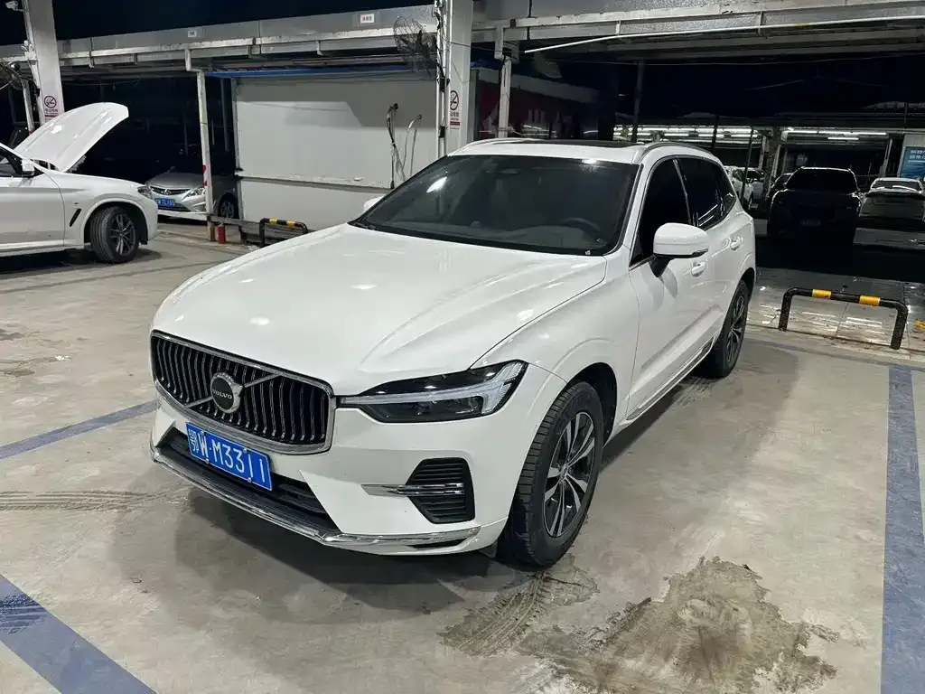 Volvo XC60 — фото 1