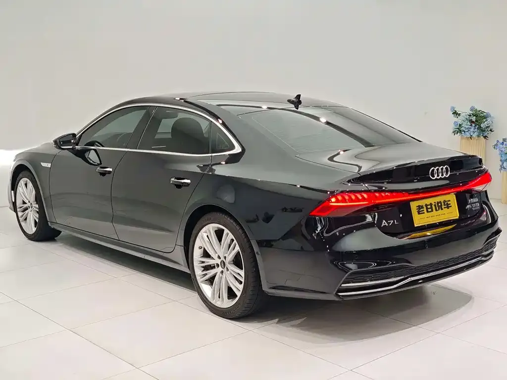 Audi A7L — фото 2