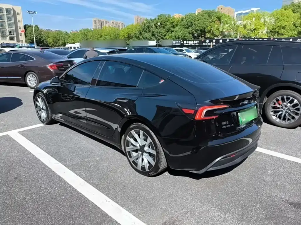Tesla Model 3 — фото 10