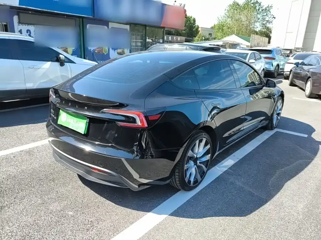 Tesla Model 3 — фото 8