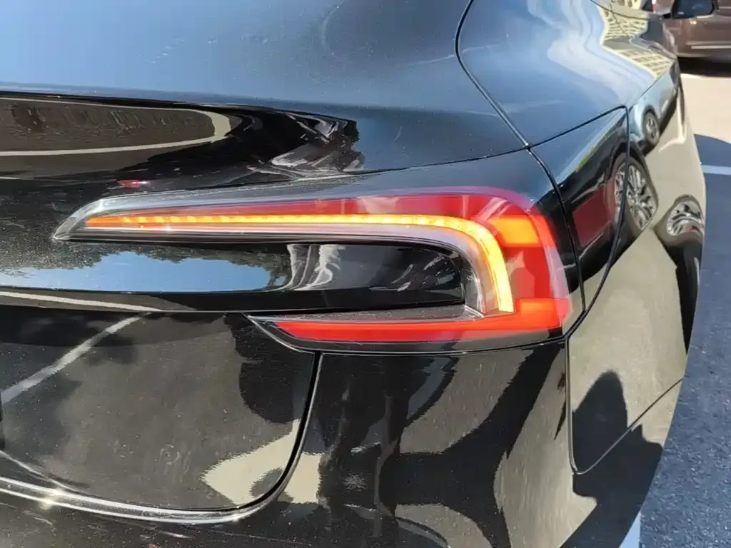 Tesla Model 3 — фото 3