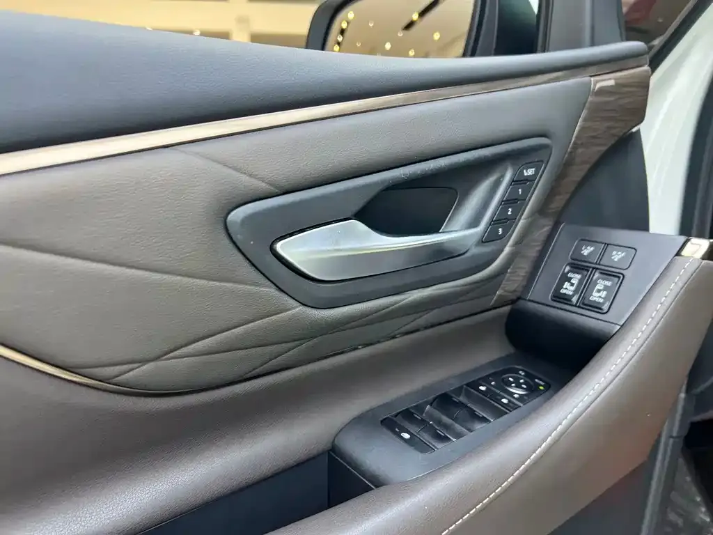 Toyota Vellfire — фото 10