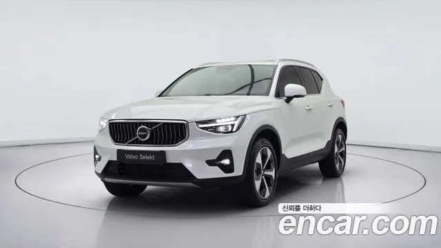 Volvo XC40 — фото 1