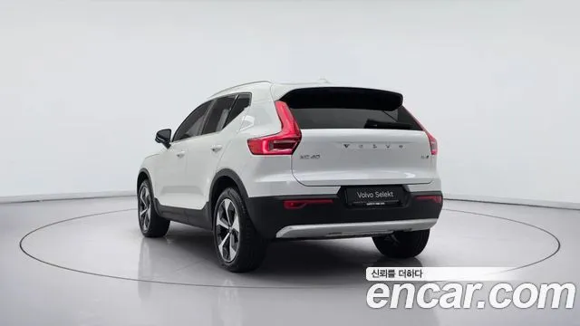 Volvo XC40 — фото 4