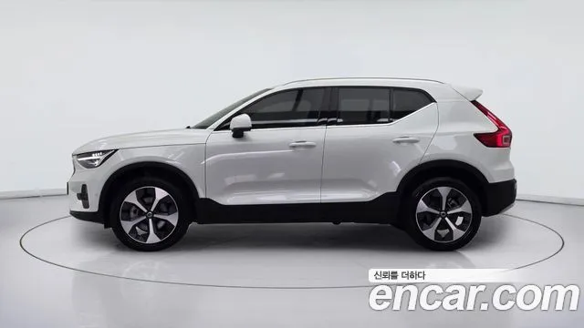 Volvo XC40 — фото 5