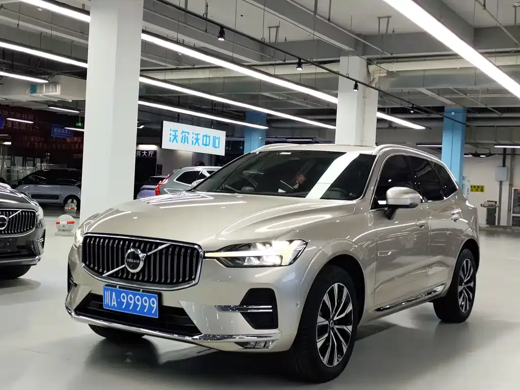 Volvo XC60 — фото 1