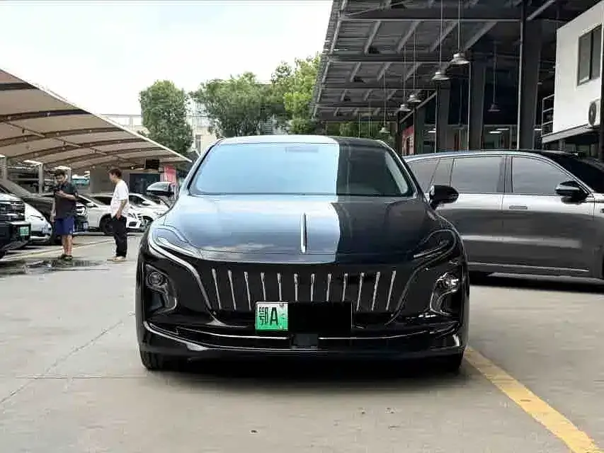 Hongqi E-QM5 — фото 3