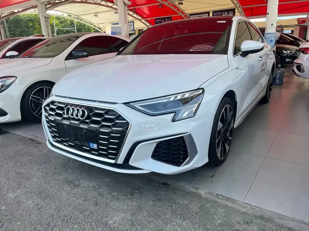 Audi A3 — фото 1