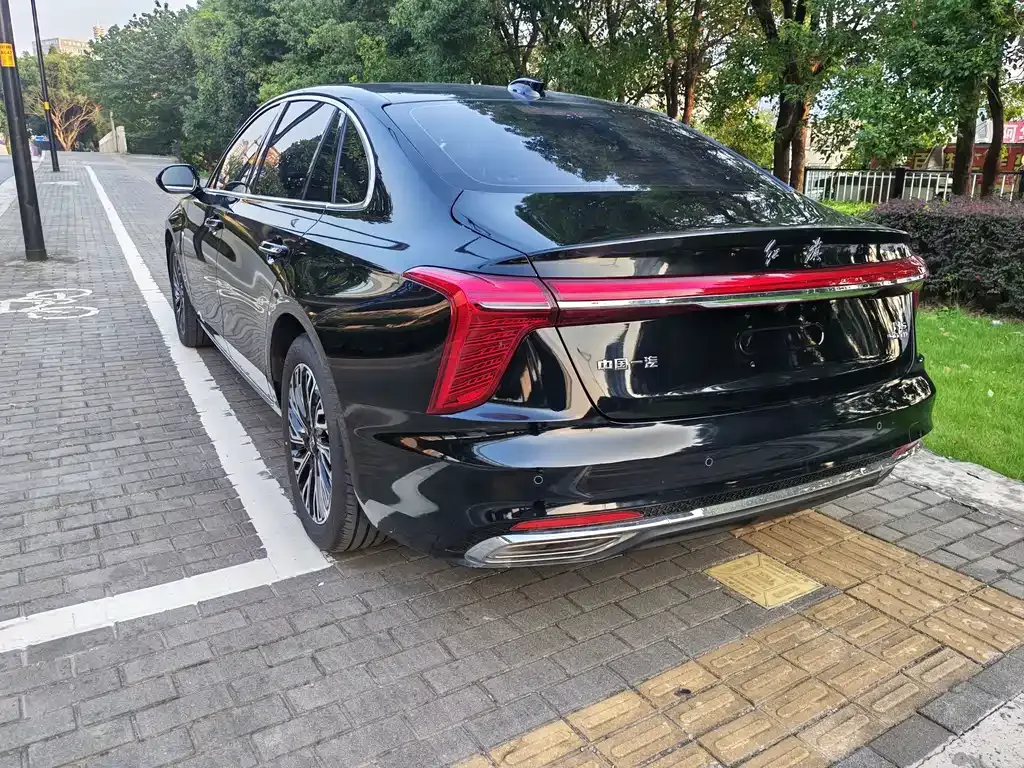 Hongqi H5 — фото 8