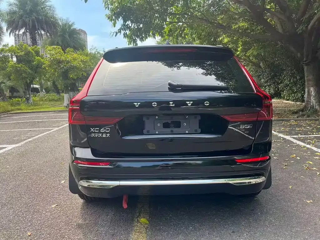 Volvo XC60 — фото 10
