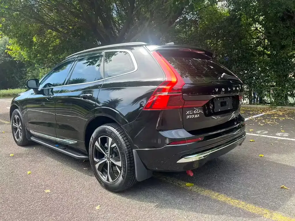 Volvo XC60 — фото 8