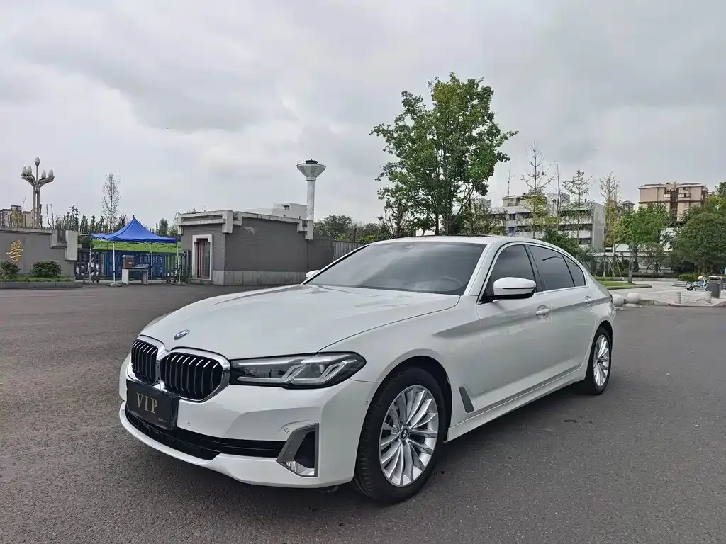 BMW 5 Series — фото 1