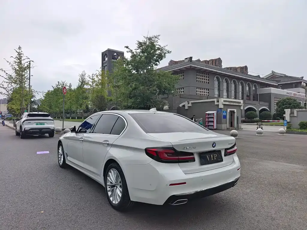BMW 5 Series — фото 10
