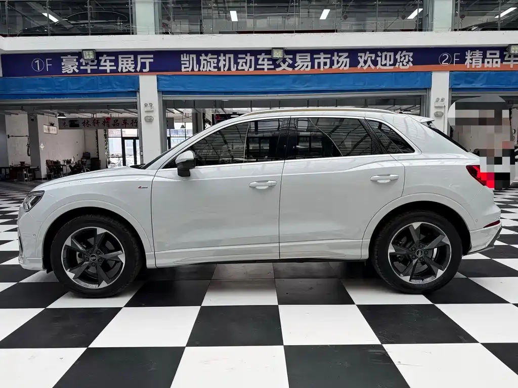 Audi Q3 — фото 10