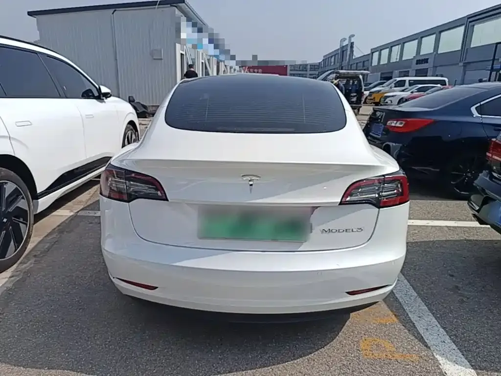 Tesla Model 3 — фото 6