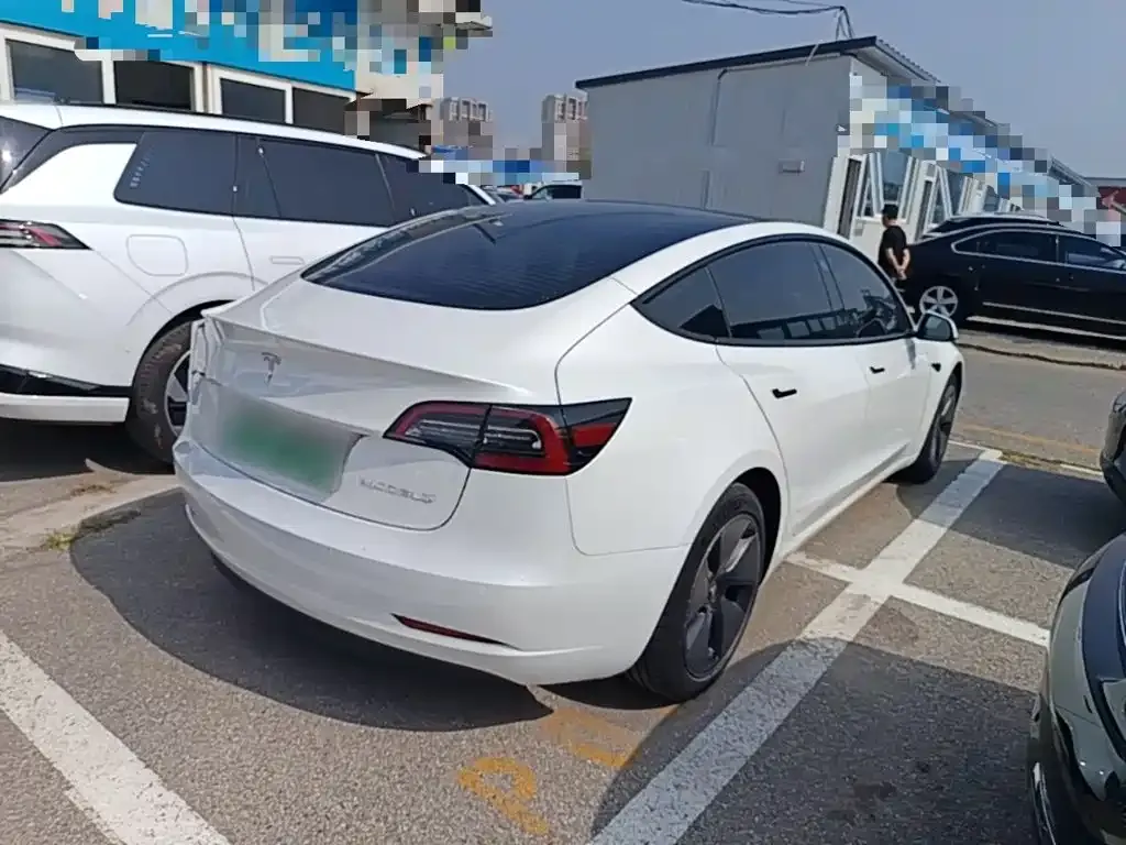 Tesla Model 3 — фото 3
