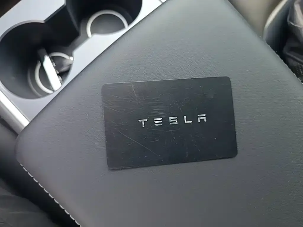 Tesla Model 3 — фото 2