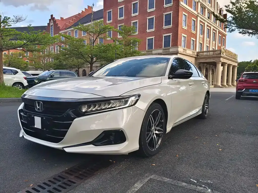 Honda Accord — фото 1