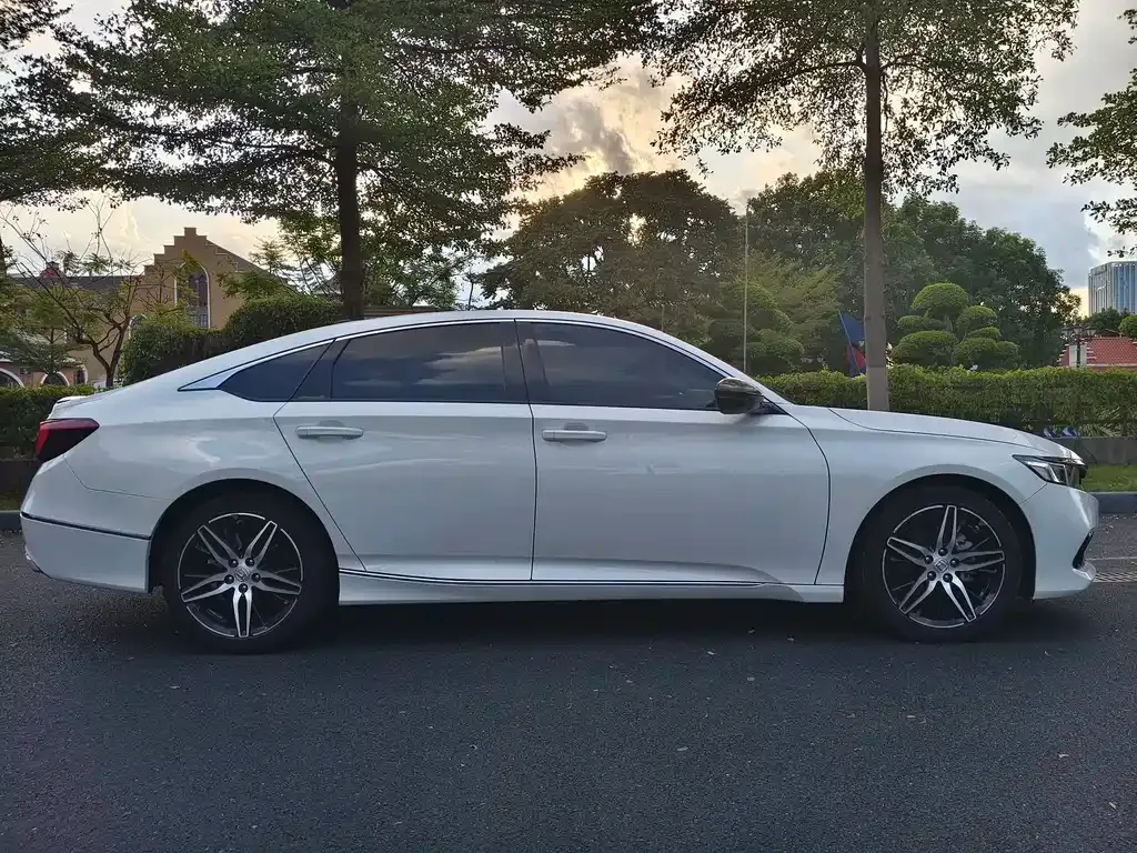 Honda Accord — фото 10