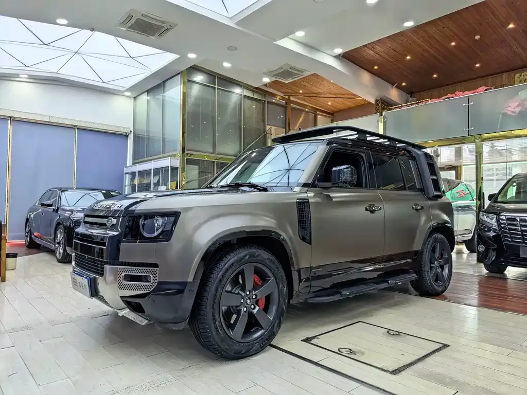 Land Rover Defender — фото 1