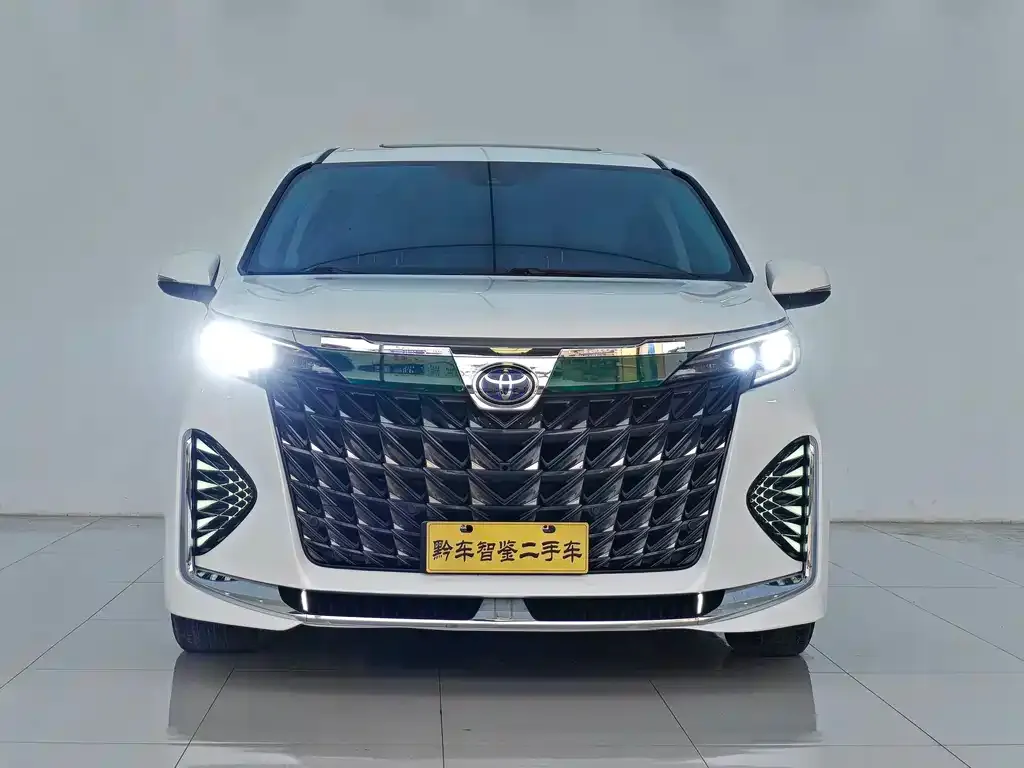 Toyota Granvia — фото 9