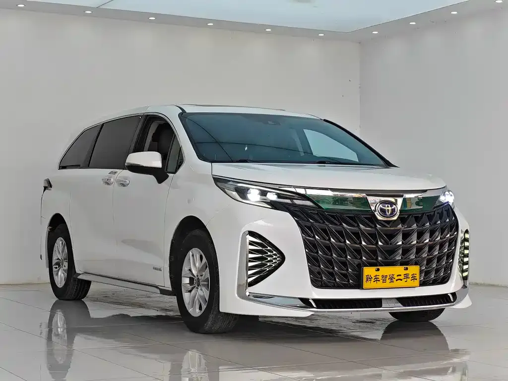 Toyota Granvia — фото 8