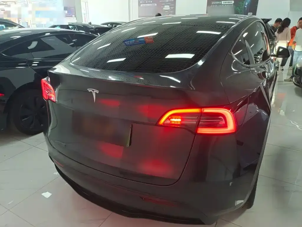 Tesla Model Y — фото 5